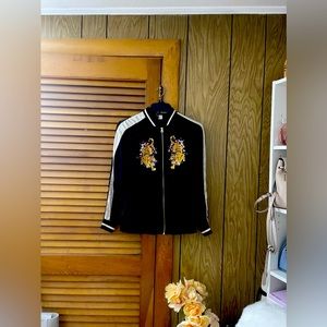 Tiger detailed zip up